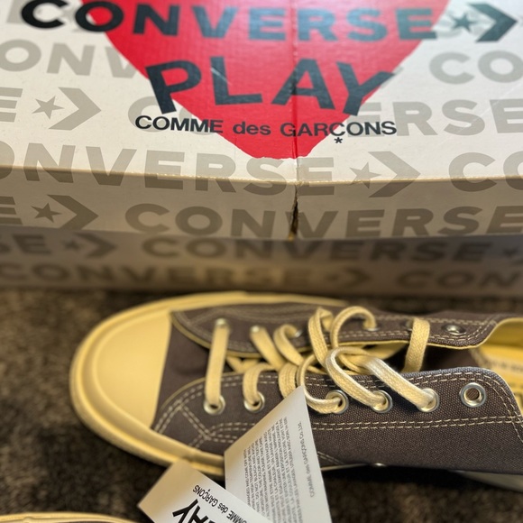 Converse x Comme des Garçons PLAY Chuck 70 - Picture 8 of 13